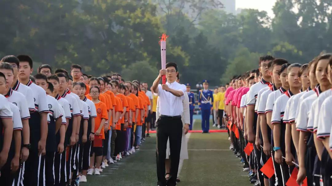 壮丽七十年,奋斗新时代! ——西大附中2019年秋季开学典礼隆重举行