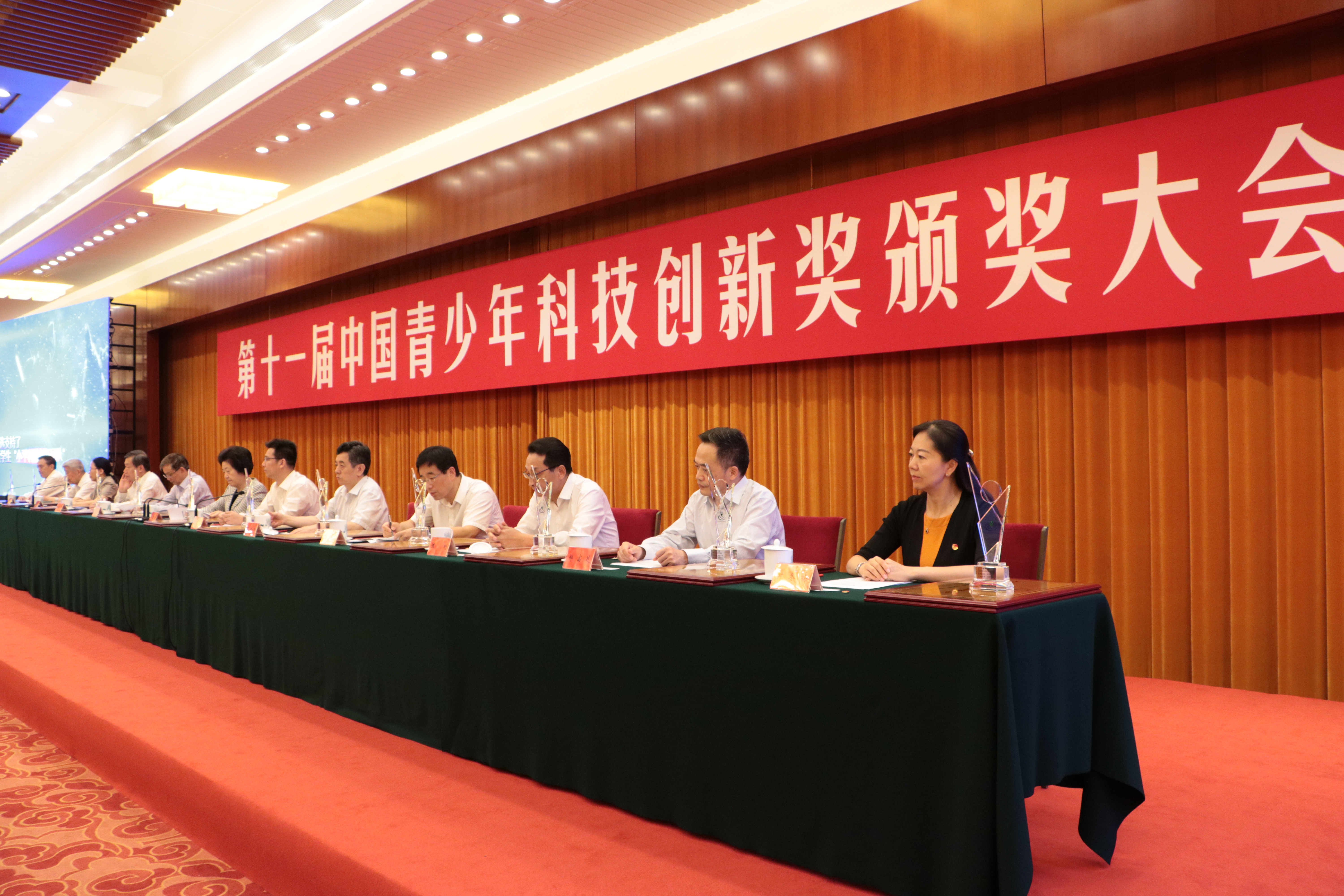 PA视讯附中学子走进人民大会堂 马玉龙获全国学生科技创新最高奖