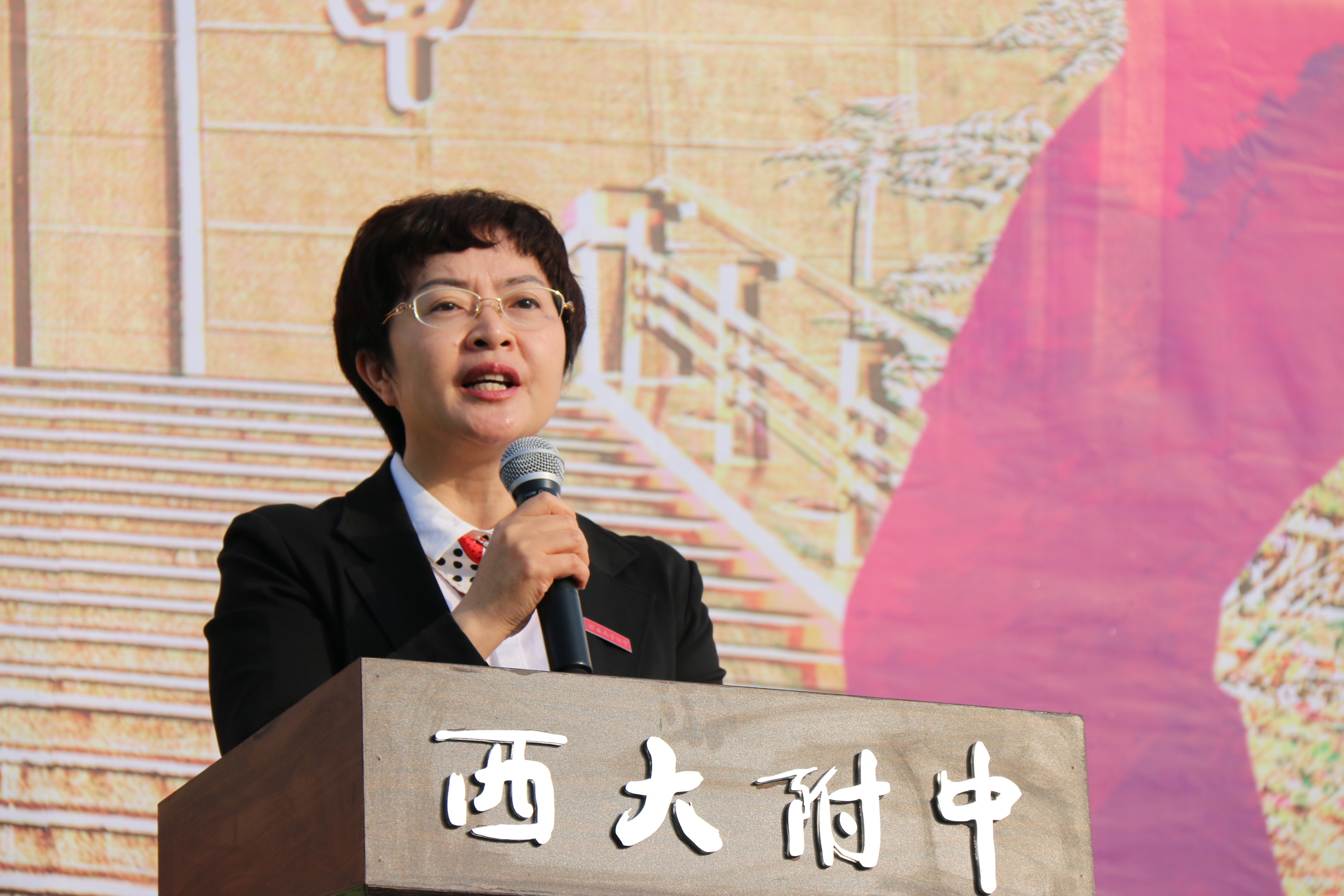 400米的延长线——西大附中张万琼校长在缤纷体育节开幕式上的讲话 400米的延长线——西大附中张万琼校长在缤纷体育节开幕式上的讲话