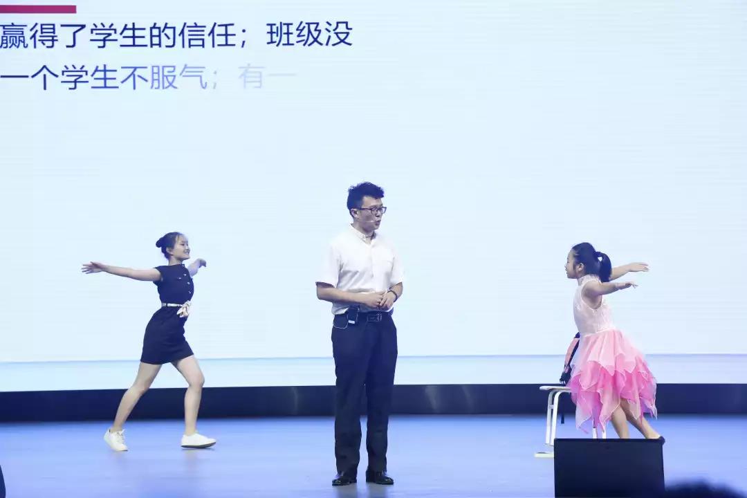 “庆祝新中国七十华诞,弘扬新时代尊师风尚” ——PA视讯附属中学庆祝第35个教师节暨表彰大会隆重举行